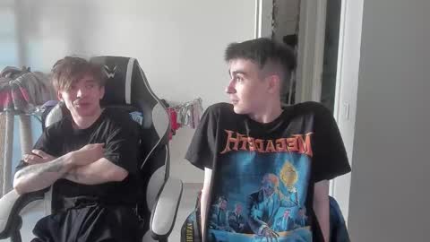 Snapshot of stralght_twinks chatting on 10.08.25 Ray online show from 10.08.25