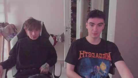 Snapshot of stralght_twinks chatting on 10.09.25 Ray online show from 10.09.25