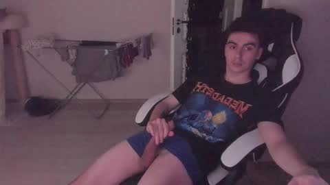 Snapshot of stralght_twinks chatting on 10.13.25 Ray online show from 10.13.25