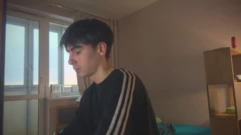 Snapshot of stralght_twinks chatting on 02.16.26 Ray online show from 02.16.26