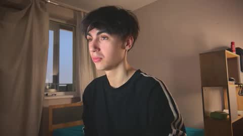 Snapshot of stralght_twinks chatting on 02.17.26 Ray online show from 02.17.26