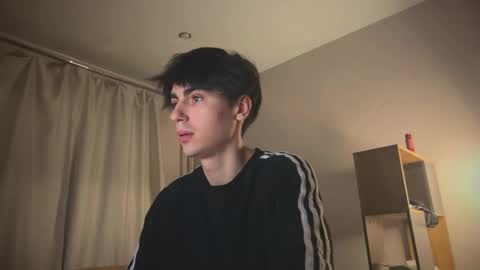 Snapshot of stralght_twinks chatting on 02.23.26 Ray online show from 02.23.26