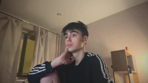 Snapshot of stralght_twinks chatting on 03.05.26 Ray online show from 03.05.26