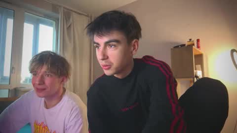 Snapshot of stralght_twinks chatting on 03.12.26 Ray online show from 03.12.26