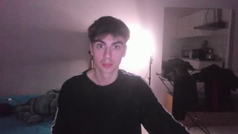 Snapshot of stralght_twinks chatting on 03.18.26 Ray online show from 03.18.26