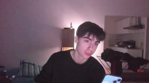 Snapshot of stralght_twinks chatting on 03.26.26 Ray online show from 03.26.26