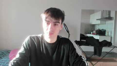 Snapshot of stralght_twinks chatting on 03.28.26 Ray online show from 03.28.26