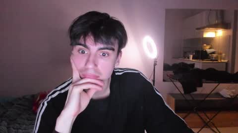 Snapshot of stralght_twinks chatting on 04.02.26 Ray online show from 04.02.26