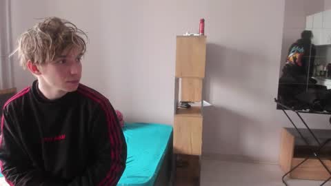 Snapshot of stralght_twinks chatting on 04.05.26 Ray online show from 04.05.26