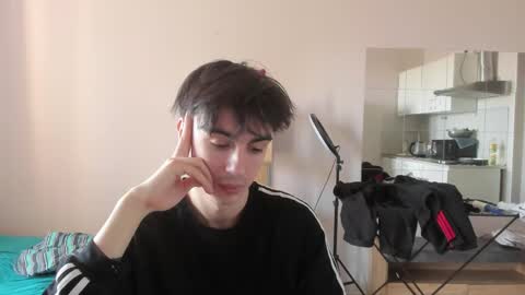 Snapshot of stralght_twinks chatting on 04.11.26 Ray online show from 04.11.26
