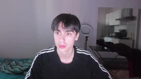 Snapshot of stralght_twinks chatting on 04.12.26 Ray online show from 04.12.26