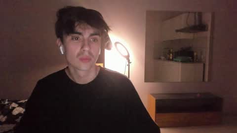 Snapshot of stralght_twinks chatting on 04.16.26 Ray online show from 04.16.26