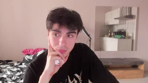 Snapshot of stralght_twinks chatting on 04.16.26 Ray online show from 04.16.26