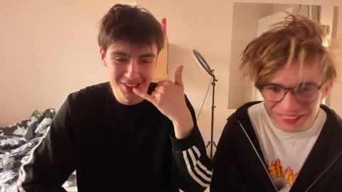 Snapshot of stralght_twinks chatting on 04.18.26 Ray online show from 04.18.26
