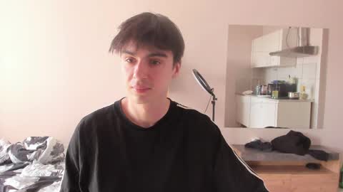 Snapshot of stralght_twinks chatting on 04.21.26 Ray online show from 04.21.26
