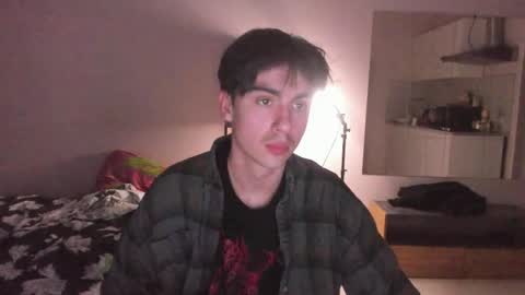 Snapshot of stralght_twinks chatting on 04.24.26 Ray online show from 04.24.26
