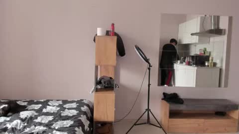 Snapshot of stralght_twinks chatting on 04.26.26 Ray online show from 04.26.26