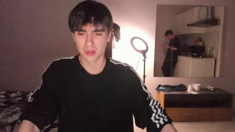 Snapshot of stralght_twinks chatting on 04.30.26 Ray online show from 04.30.26
