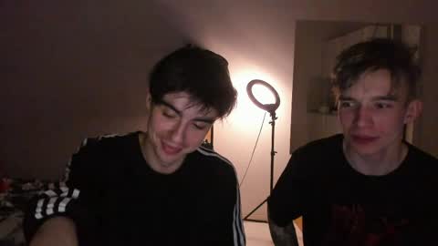 Snapshot of stralght_twinks chatting on 04.30.26 Ray online show from 04.30.26