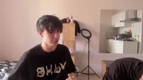 Snapshot of stralght_twinks chatting on 05.09.26 Ray online show from 05.09.26