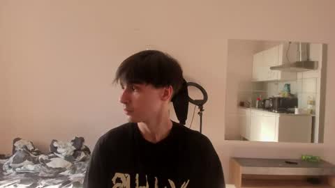 Snapshot of stralght_twinks chatting on 05.14.26 Ray online show from 05.14.26
