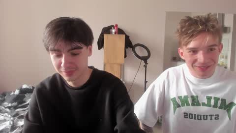 Snapshot of stralght_twinks chatting on 05.15.26 Ray online show from 05.15.26