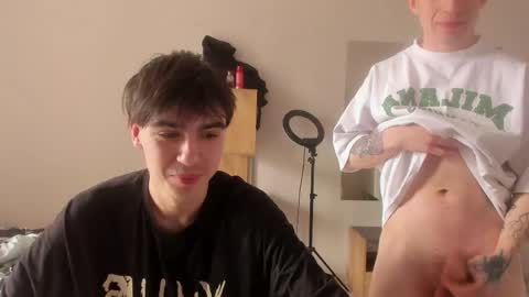 Snapshot of stralght_twinks chatting on 05.16.26 Ray online show from 05.16.26