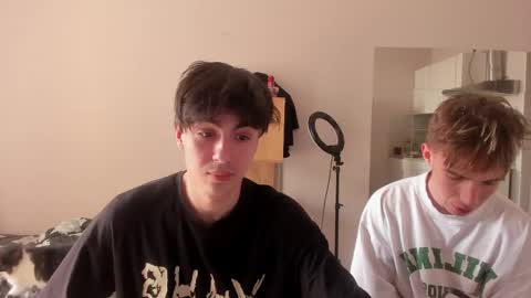Snapshot of stralght_twinks chatting on 05.20.26 Ray online show from 05.20.26