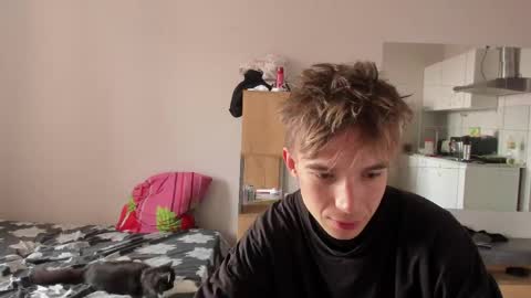 Snapshot of stralght_twinks chatting on 05.26.26 Ray online show from 05.26.26