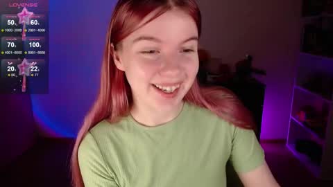 Snapshot of strawberry_juli chatting on 11.23.25 Juli online show from 11.23.25