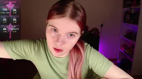 Snapshot of strawberry_juli chatting on 12.21.25 Juli online show from 12.21.25