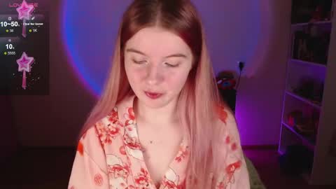 Snapshot of strawberry_juli chatting on 12.22.25 Juli online show from 12.22.25