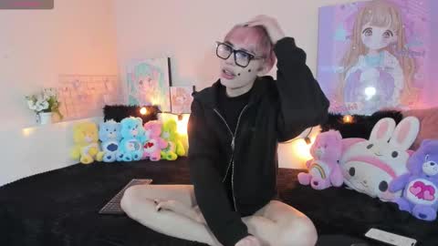 strawberry_kitty_ online show from 12.19.25