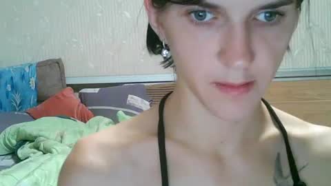 Snapshot of strawberry_storm chatting on 09.29.25 Strawberry Storm online show from 09.29.25