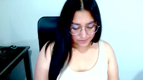 Snapshot of strawlux chatting on 03.10.26 strawlux online show from 03.10.26