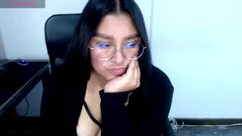 Snapshot of strawlux chatting on 04.01.26 strawlux online show from 04.01.26