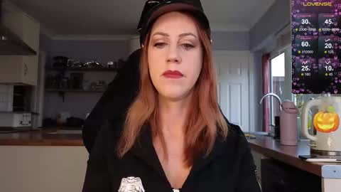 Amorina online show from 10.31.25