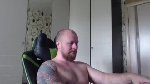 Snapshot of strongass18 chatting on 05.08.26 Alex online show from 05.08.26