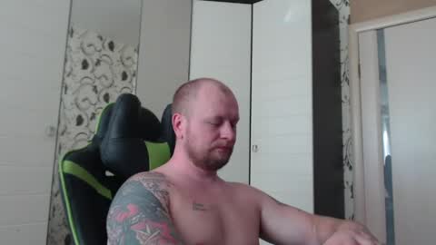 Snapshot of strongass18 chatting on 05.19.26 Alex online show from 05.19.26