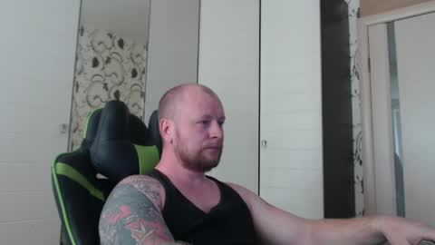 Snapshot of strongass18 chatting on 06.01.26 Alex online show from 06.01.26