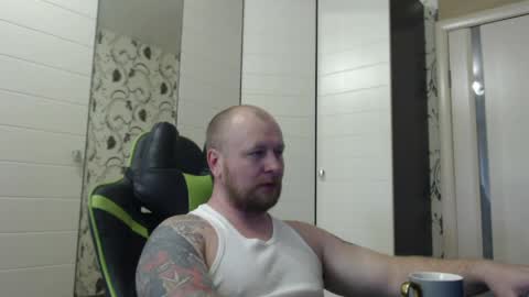 Snapshot of strongass18 chatting on 06.02.26 Alex online show from 06.02.26