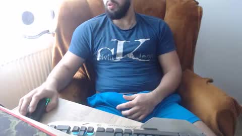 Snapshot of strongcoffee10 chatting on 11.11.25 StrongCoffee online show from 11.11.25