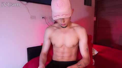 Snapshot of stronghardlatino chatting on 12.16.25 stronghardlatino online show from 12.16.25