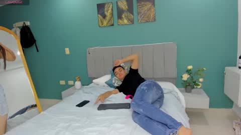 Strong Couple online show from 02.19.25