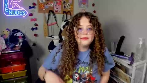 Snapshot of strwbby chatting on 03.06.26 Strwbby online show from 03.06.26