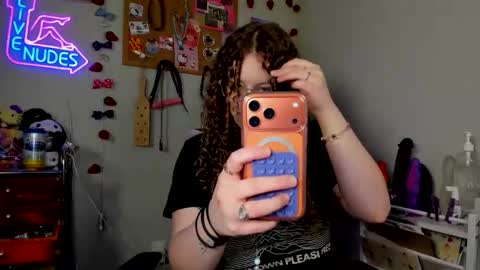 Snapshot of strwbby chatting on 03.19.26 Strwbby online show from 03.19.26