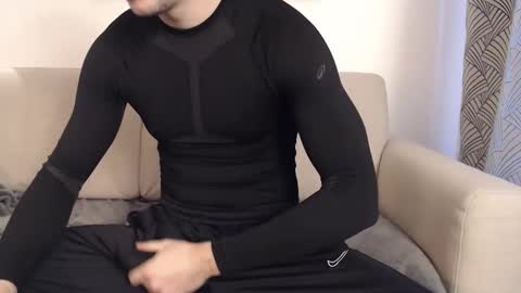 Snapshot of studfromparis chatting on 02.10.26 Stud From Paris online show from 02.10.26