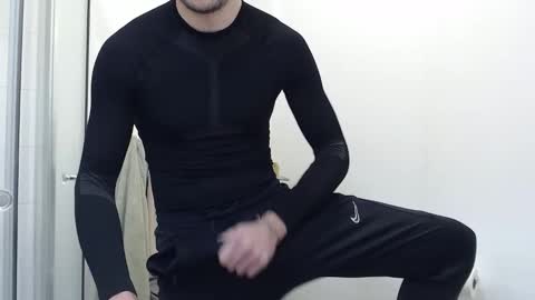 Snapshot of studfromparis chatting on 03.12.26 Stud From Paris online show from 03.12.26