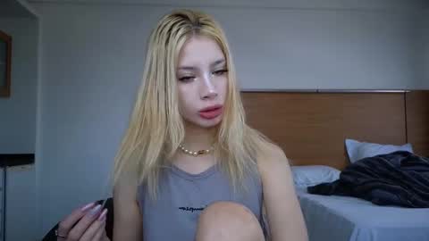 Snapshot of stuirt chatting on 03.14.26 Sofa online show from 03.14.26