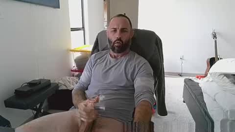 Snapshot of stukeswg chatting on 12.18.25 Simon online show from 12.18.25